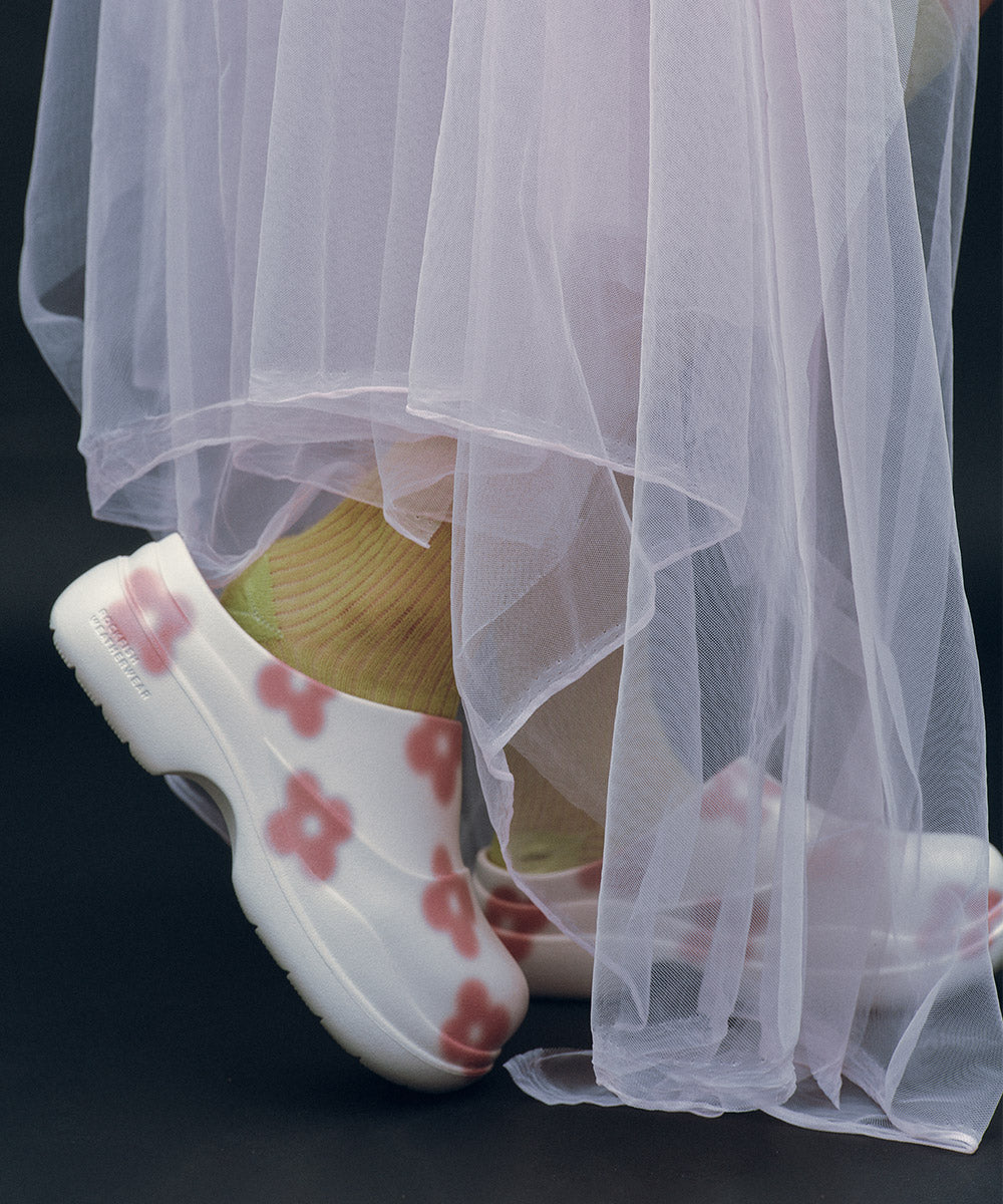 X MINJUKIM FLORAL SHADOW CLOG - PINK BEIGE