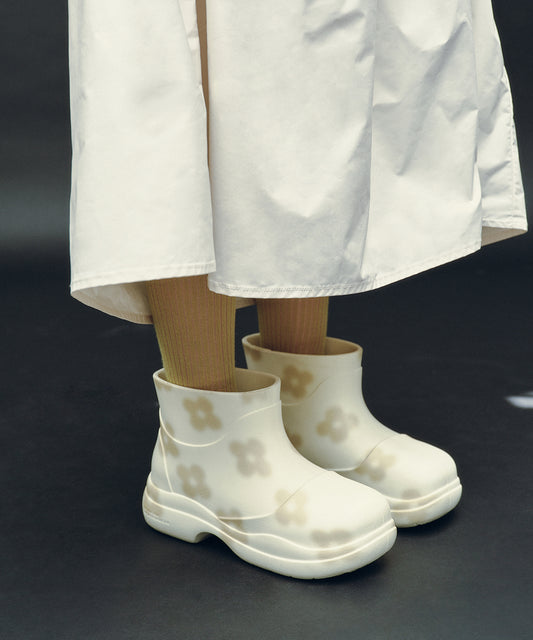 X MINJUKIM FLORAL SHADOW BOOTS SHORT - CREAM