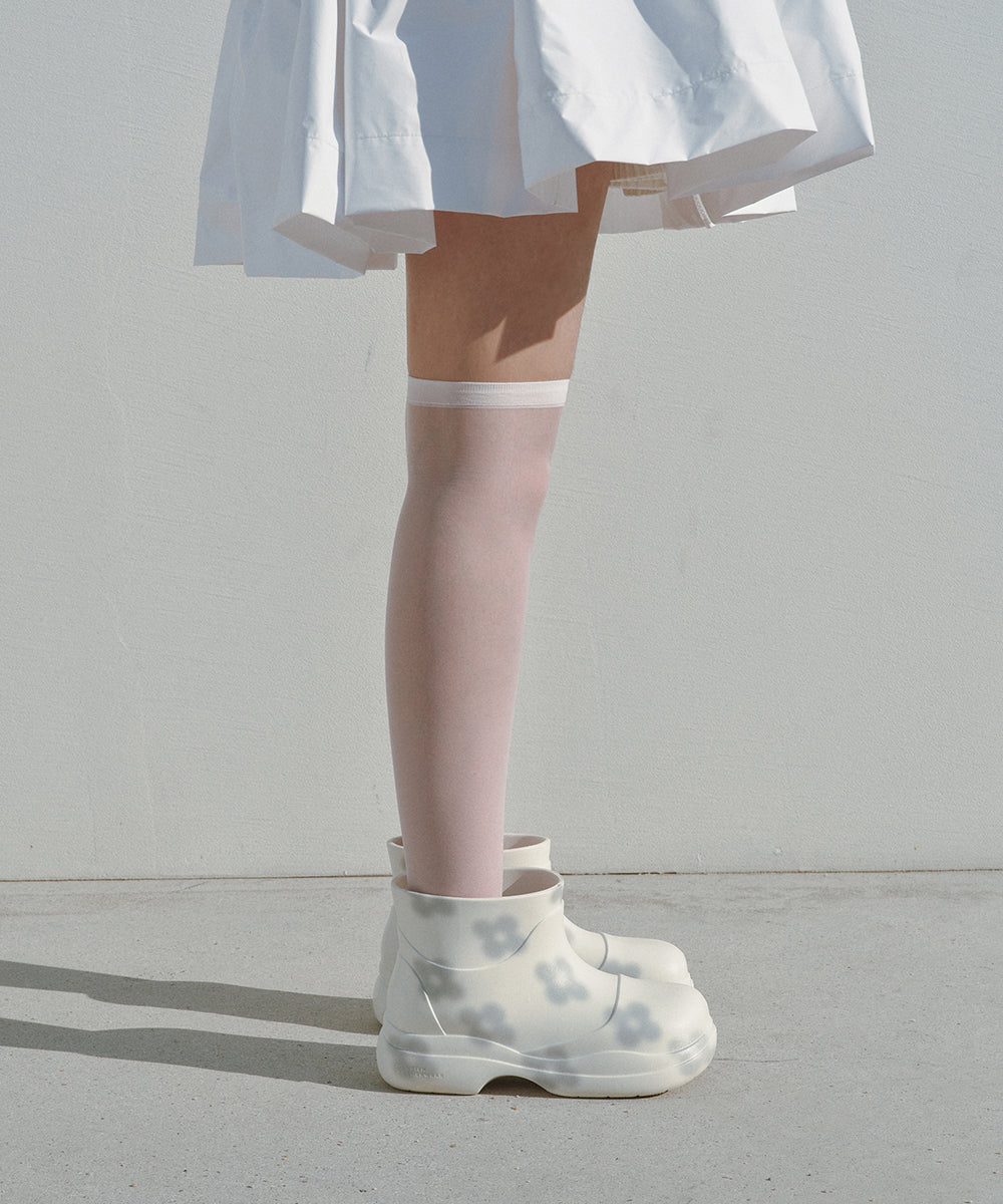 X MINJUKIM FLORAL SHADOW BOOTS SHORT - WHITE