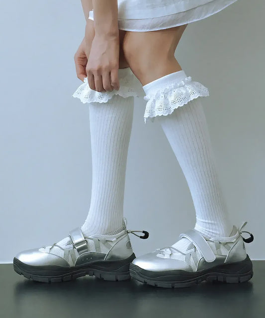 ถุงเท้า FRILLY LACE MID-CALF SOCKS - WHITE