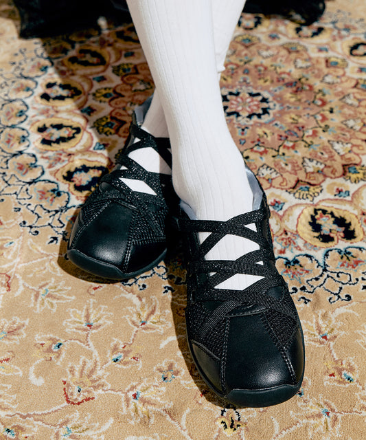 รองเท้าผ้าใบ ZANE X-STRAP SNEAKERS - BLACK