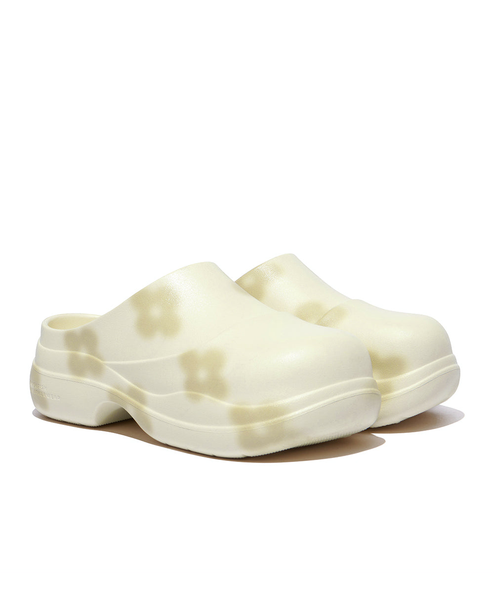 X MINJUKIM FLORAL SHADOW CLOG - CREAM