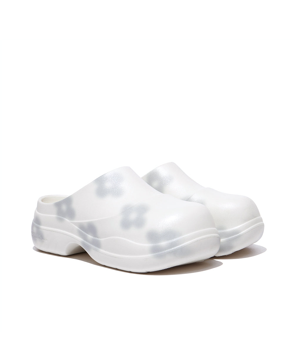 X MINJUKIM FLORAL SHADOW CLOG - WHITE