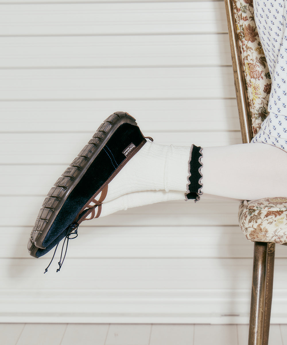 รองเท้าแมรี่เจน BELLA CROSS BANDING FLATS(PEBBLE SOLE) - NAVY