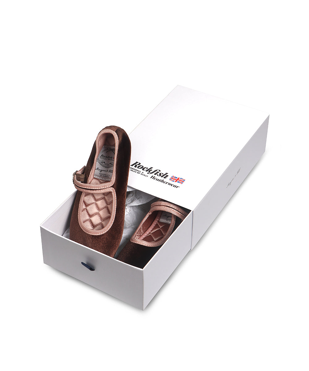 รองเท้าแมรี่เจน BELLA QUILTED MARYJANE - CHOCO
