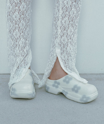 X MINJUKIM FLORAL SHADOW CLOG - WHITE