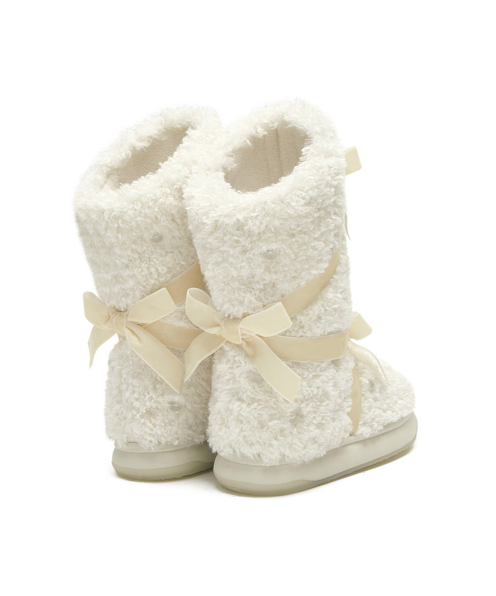 รองเท้าบูทกันหนาว X SUSAN FANG FURRY MIDDLE BOOTS - CREAM