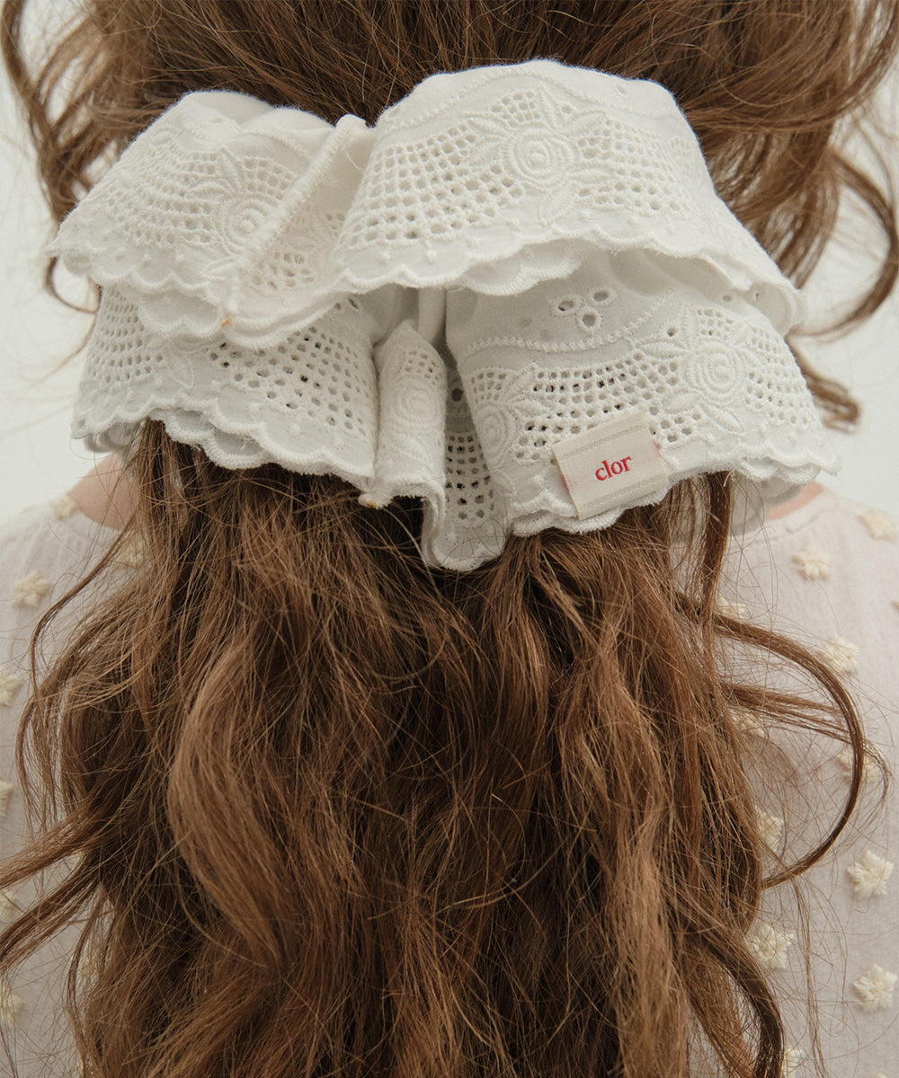 ยางรัดผม EYELET SCRUNCHIE - WHITE
