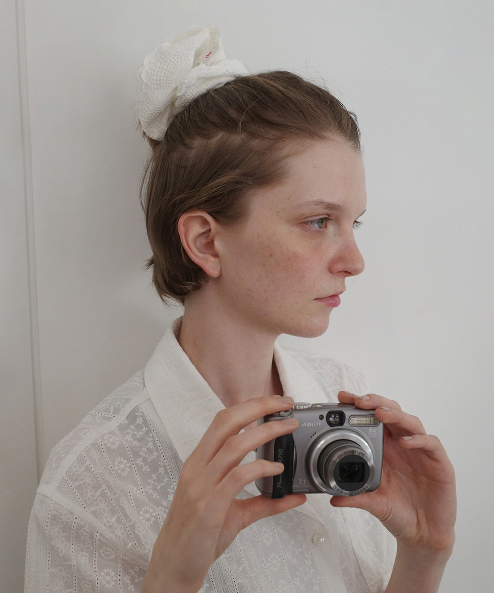 ยางรัดผม EYELET SCRUNCHIE - WHITE