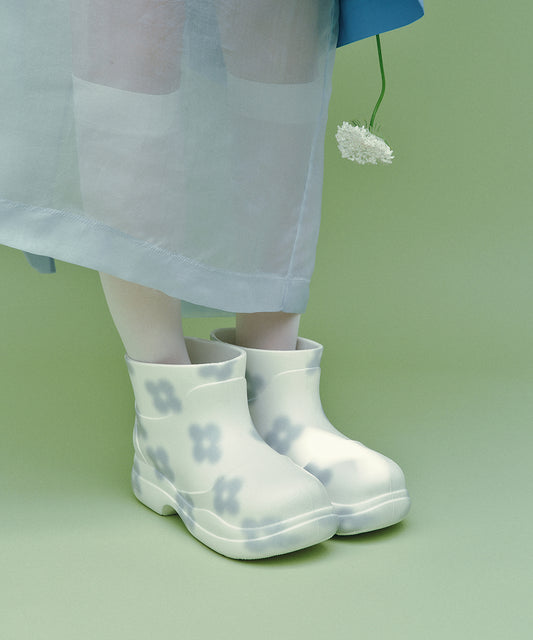 X MINJUKIM FLORAL SHADOW BOOTS SHORT - WHITE