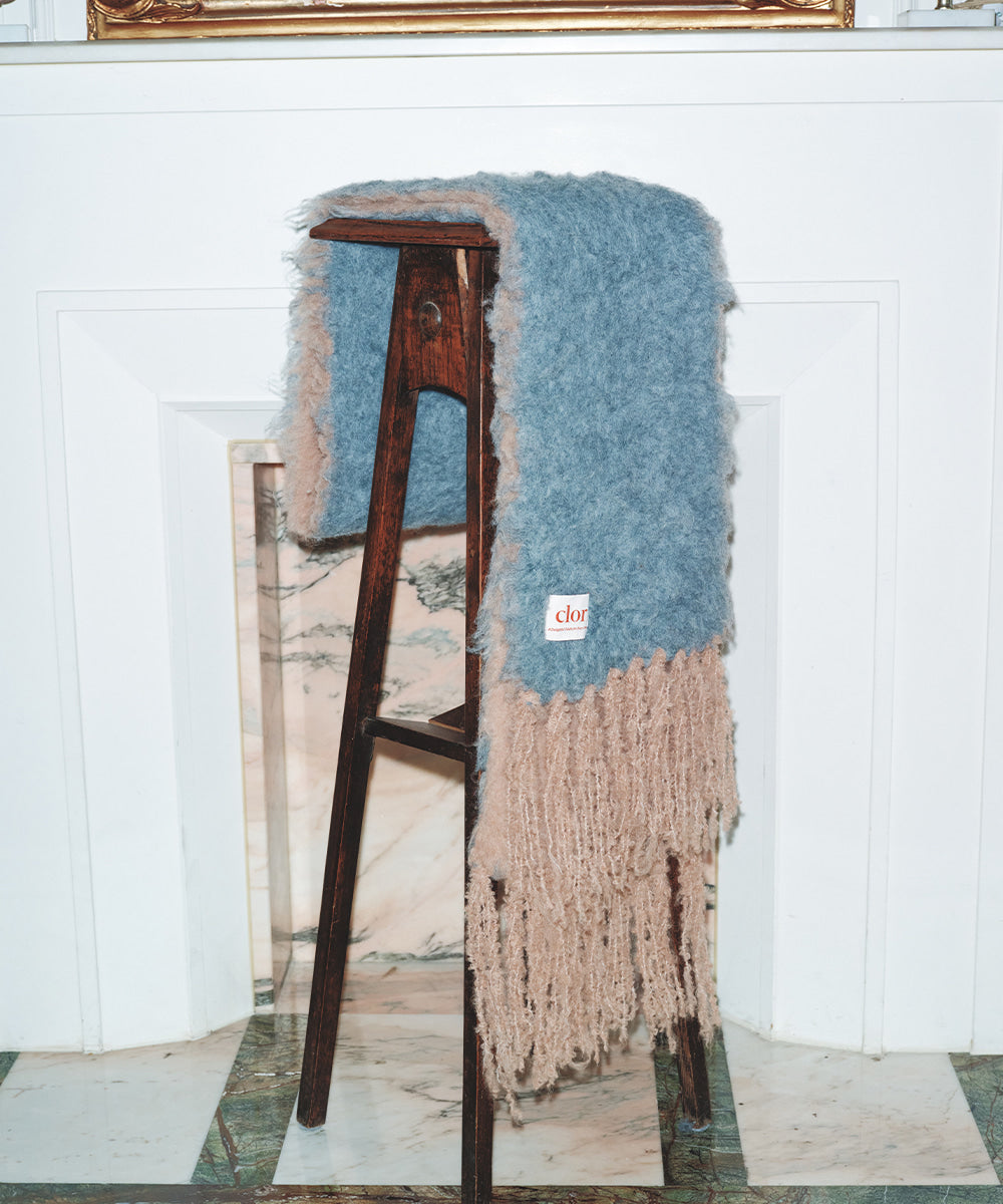 ผ้าพันคอ  OVERSIZED SHAGGY SCARF - DARK GREY