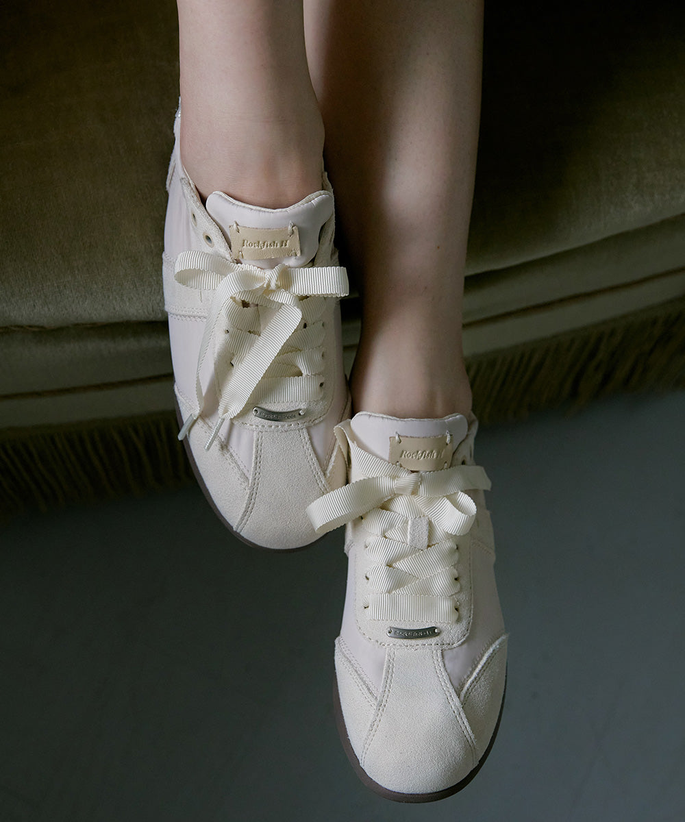 รองเท้าผ้าใบ SCRUNCH FLAT SNEAKERS - BEIGE