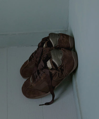 รองเท้าผ้าใบ SCRUNCH FLAT SNEAKERS - BROWN