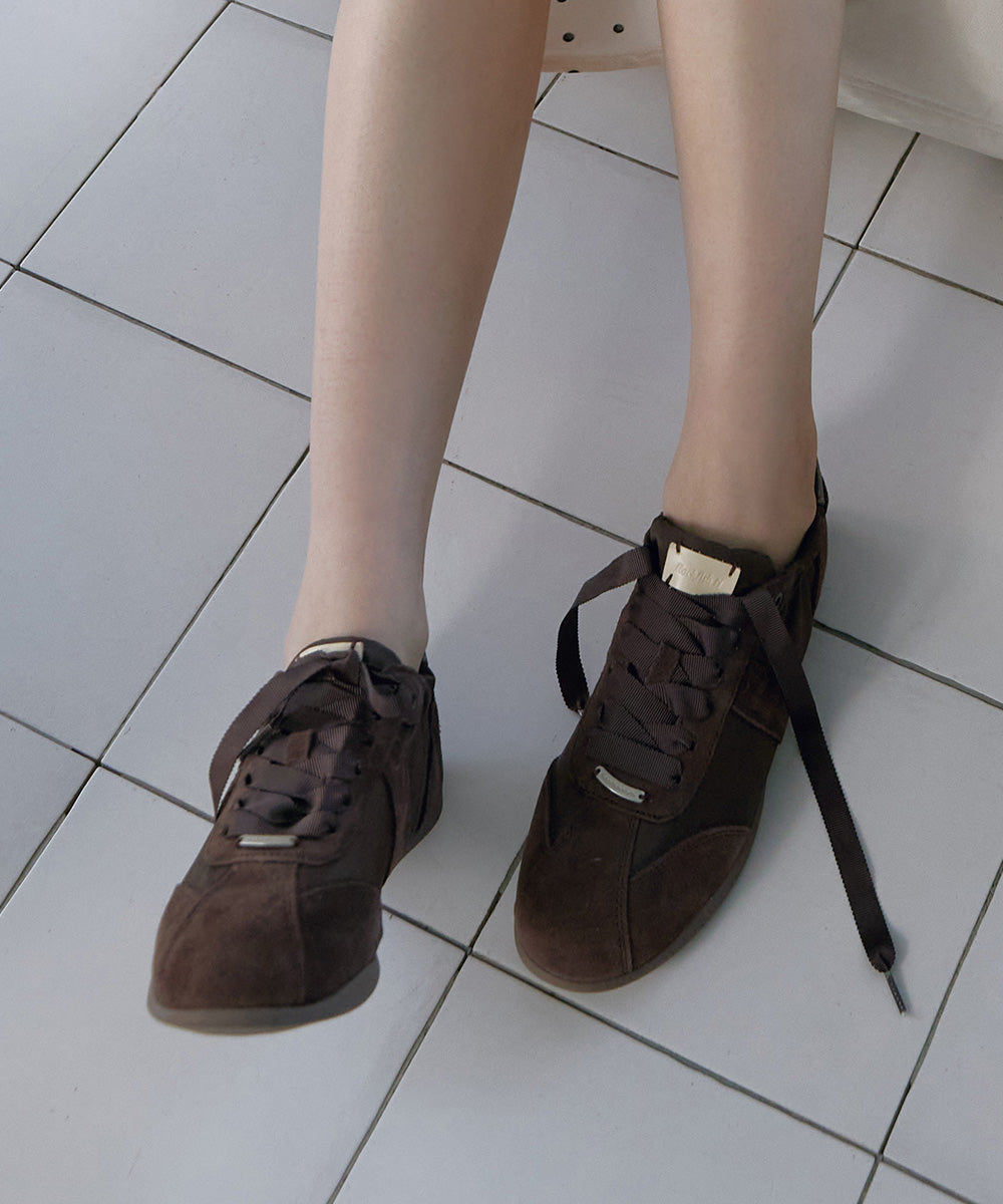 รองเท้าผ้าใบ SCRUNCH FLAT SNEAKERS - BROWN