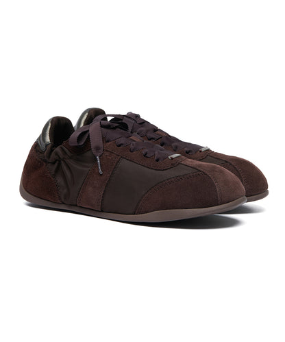 รองเท้าผ้าใบ SCRUNCH FLAT SNEAKERS - BROWN