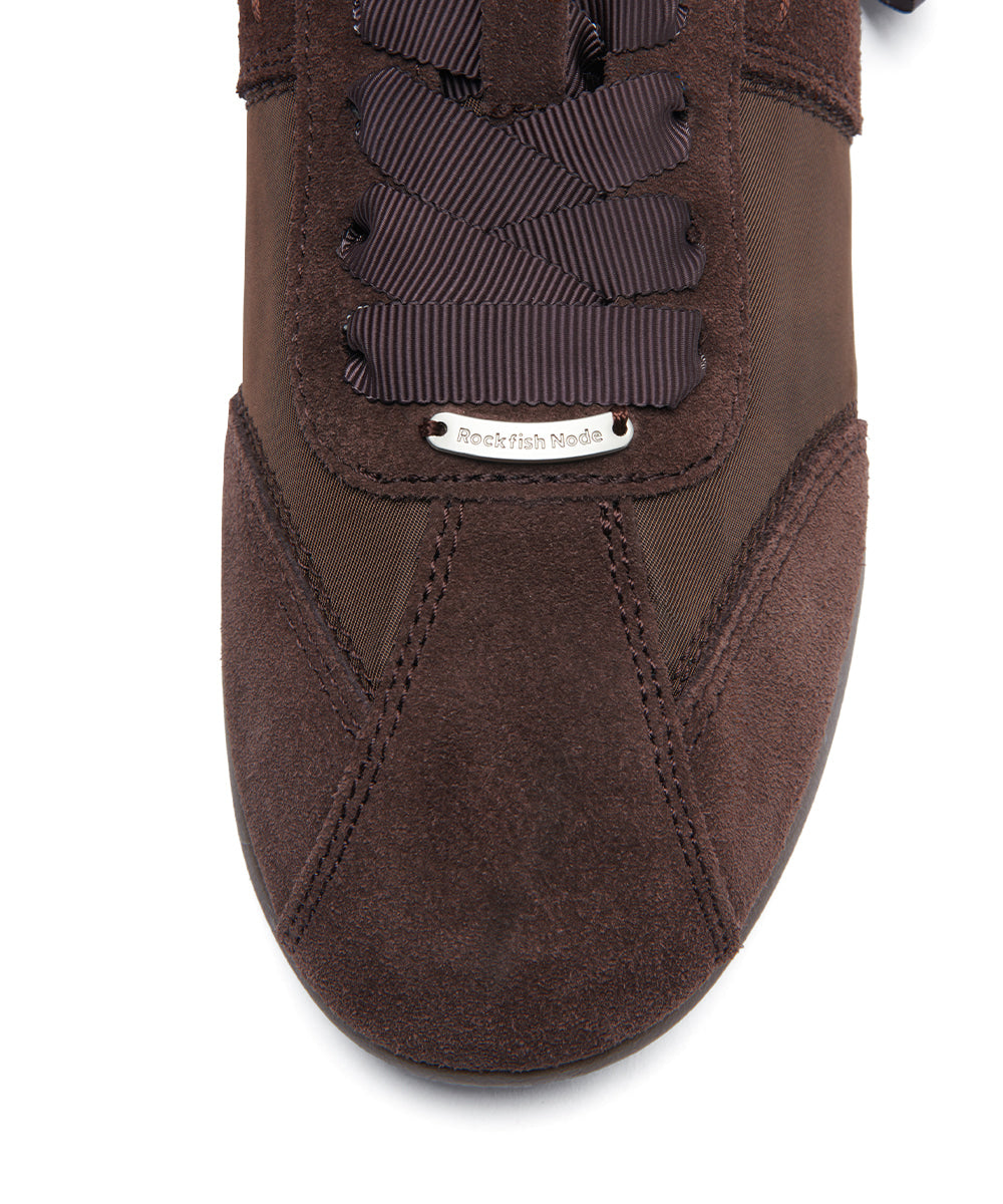 รองเท้าผ้าใบ SCRUNCH FLAT SNEAKERS - BROWN