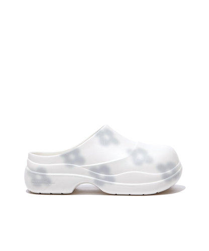 X MINJUKIM FLORAL SHADOW CLOG - WHITE